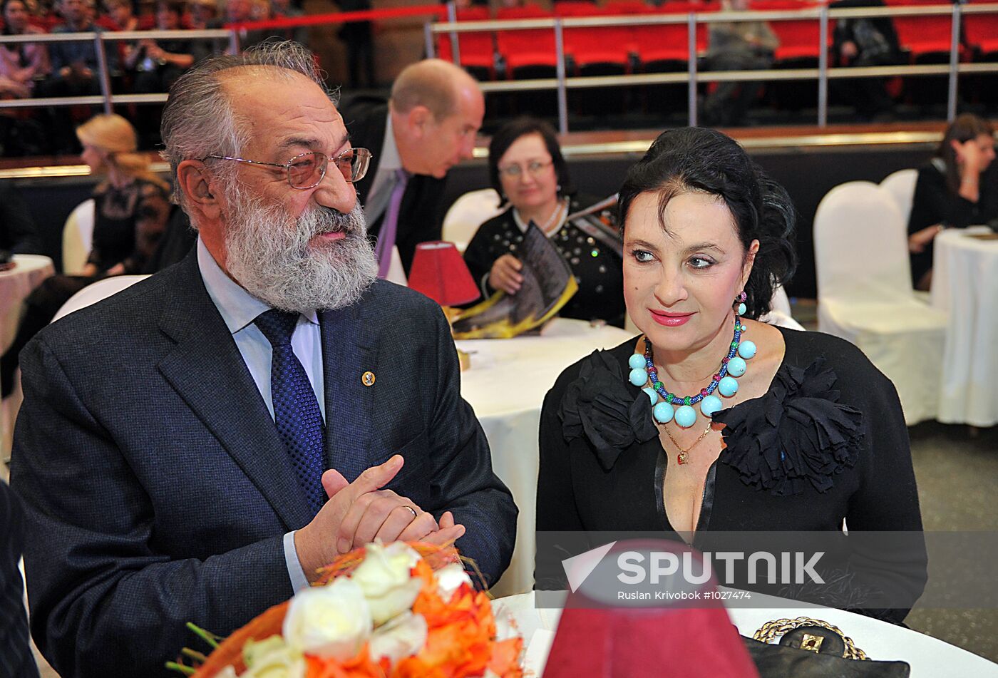 Lev Leshchenko performs anniversary concert