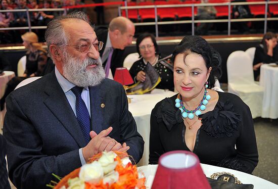 Lev Leshchenko performs anniversary concert