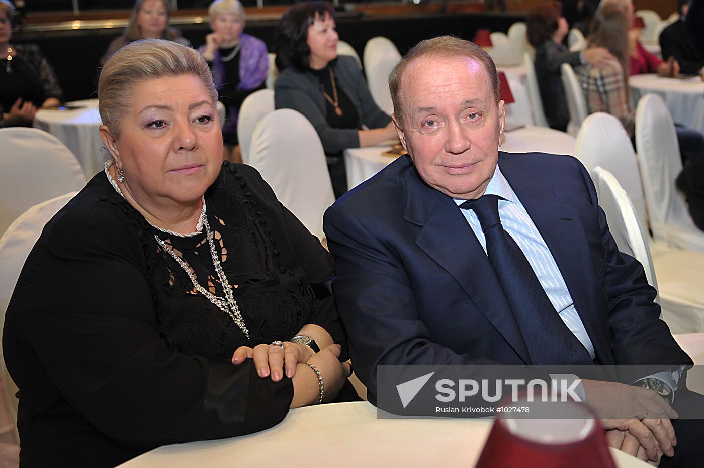 Lev Leshchenko performs anniversary concert