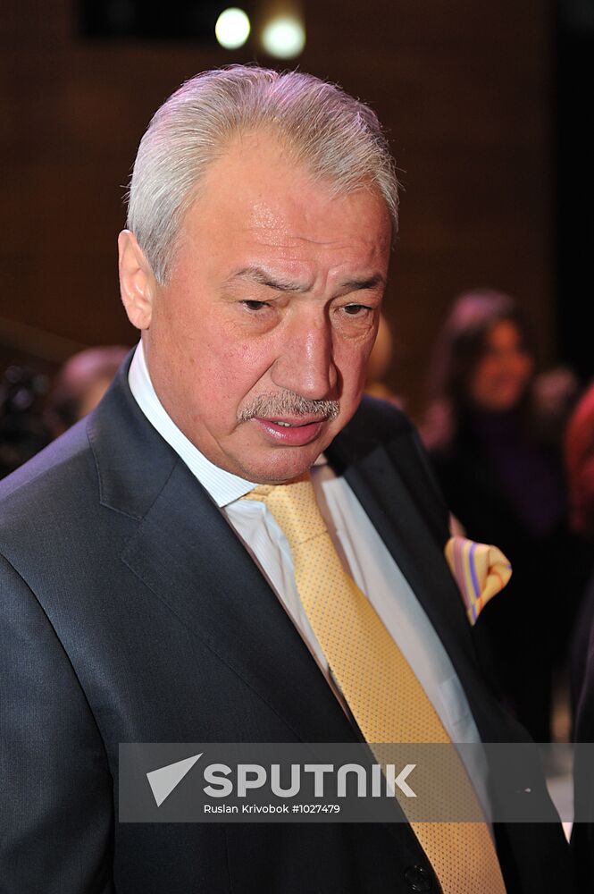 Lev Leshchenko performs anniversary concert