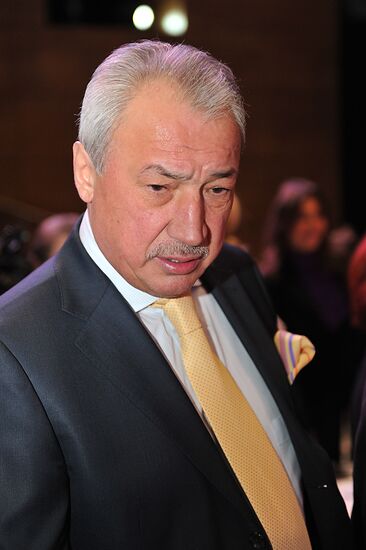 Lev Leshchenko performs anniversary concert