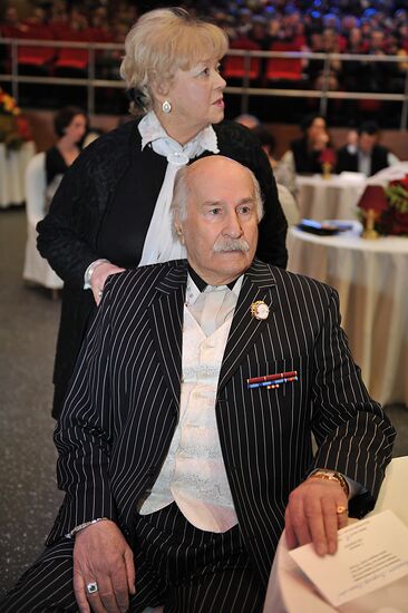 Lev Leshchenko performs anniversary concert