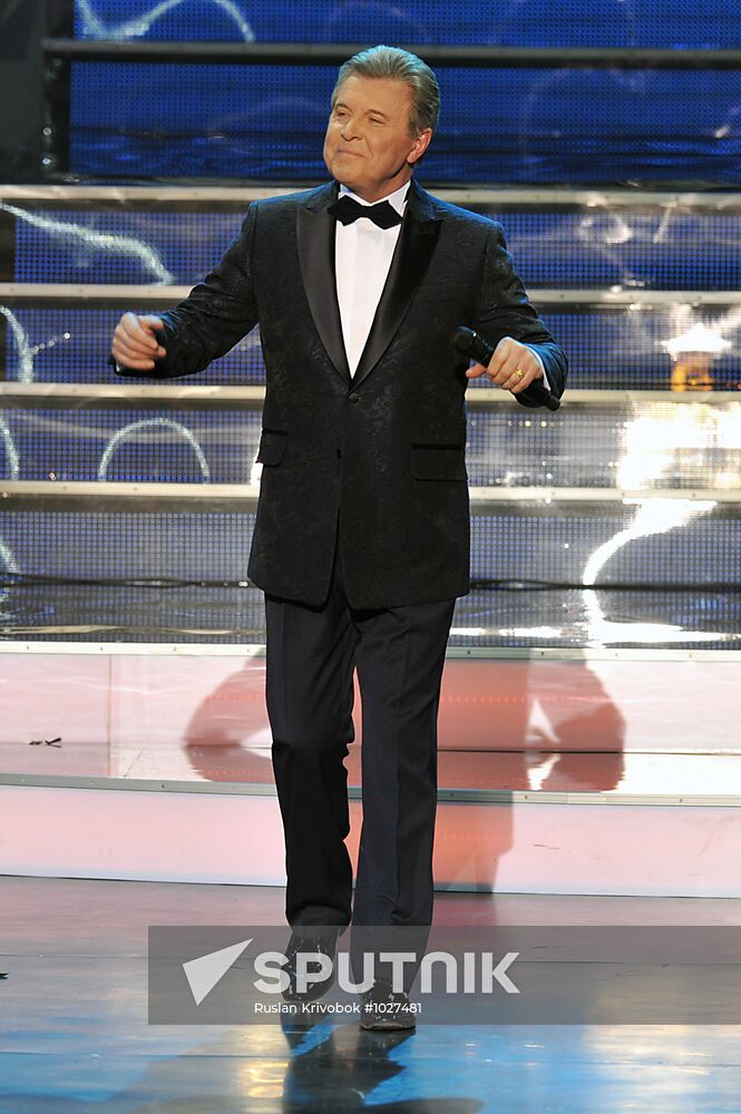 Lev Leshchenko performs anniversary concert