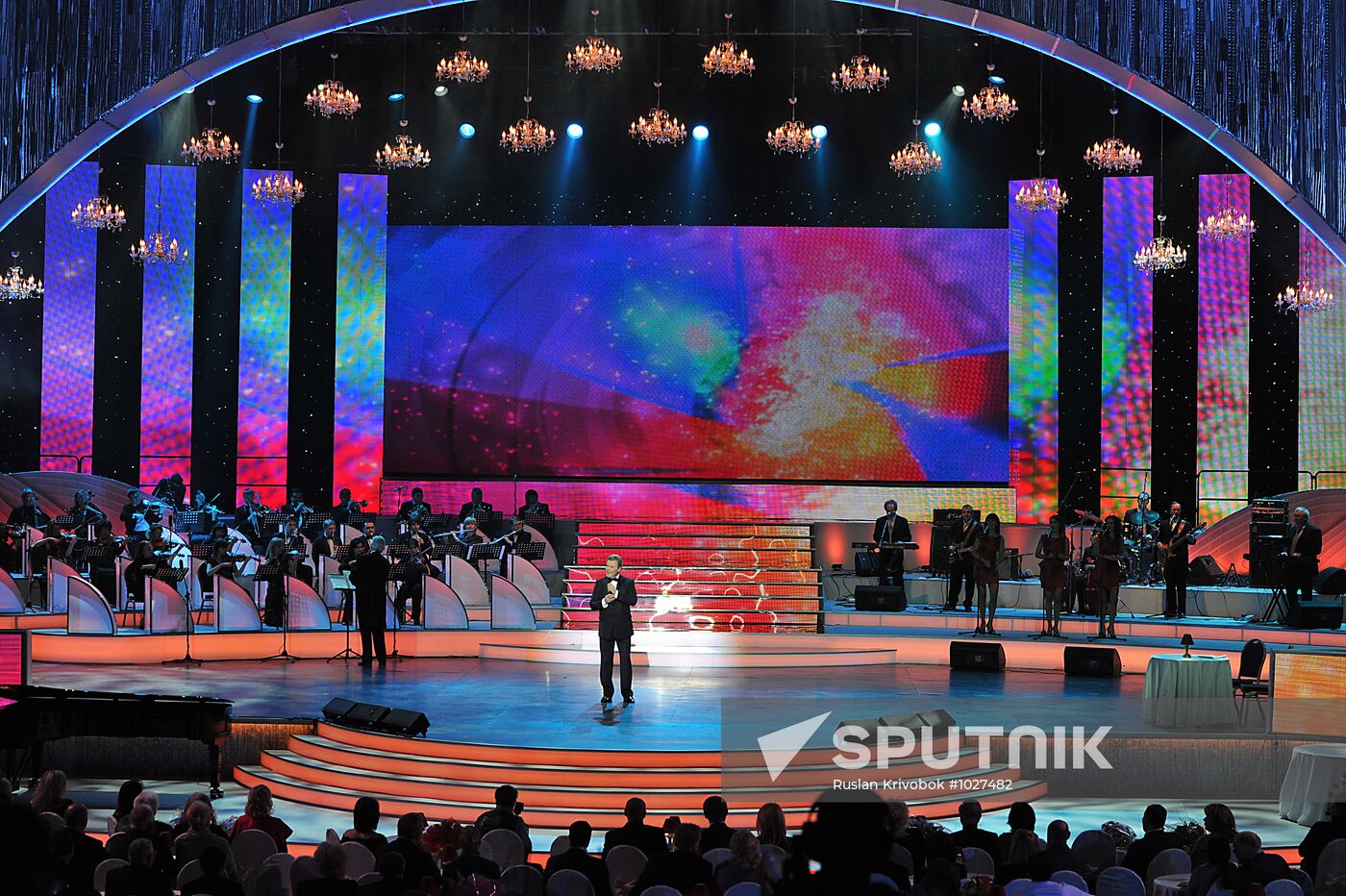 Lev Leshchenko performs anniversary concert