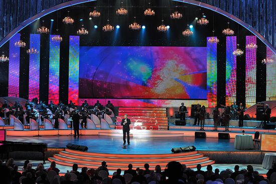 Lev Leshchenko performs anniversary concert