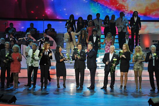 Lev Leshchenko performs anniversary concert