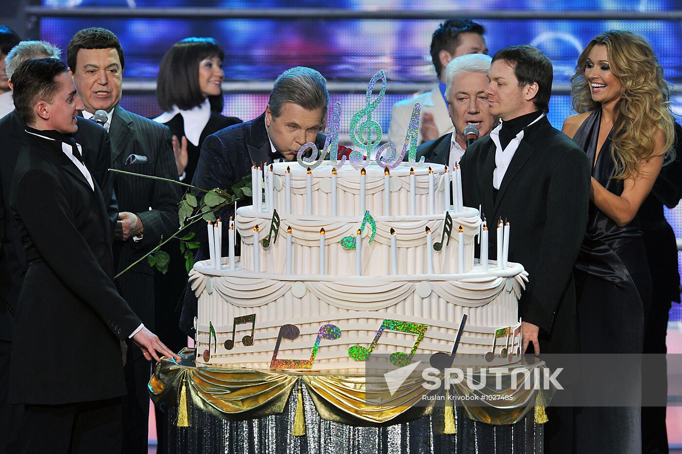 Lev Leshchenko performs anniversary concert