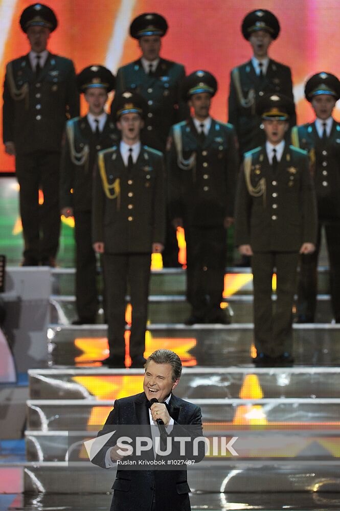 Lev Leshchenko performs anniversary concert