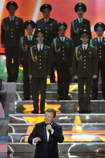 Lev Leshchenko performs anniversary concert
