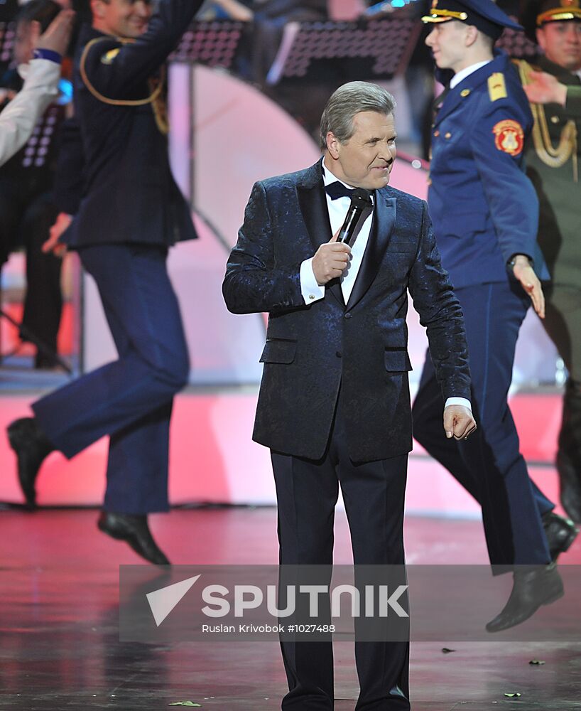 Lev Leshchenko performs anniversary concert