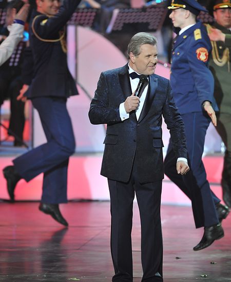 Lev Leshchenko performs anniversary concert