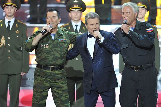 Lev Leshchenko performs anniversary concert