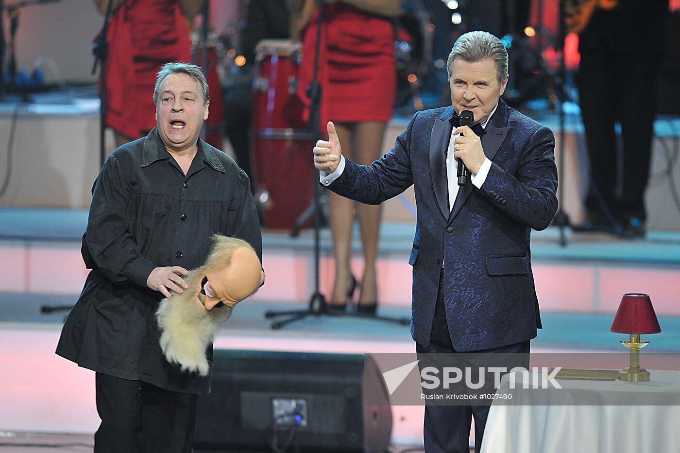 Lev Leshchenko performs anniversary concert