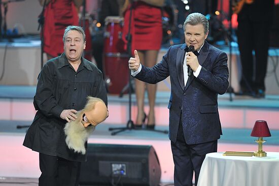 Lev Leshchenko performs anniversary concert