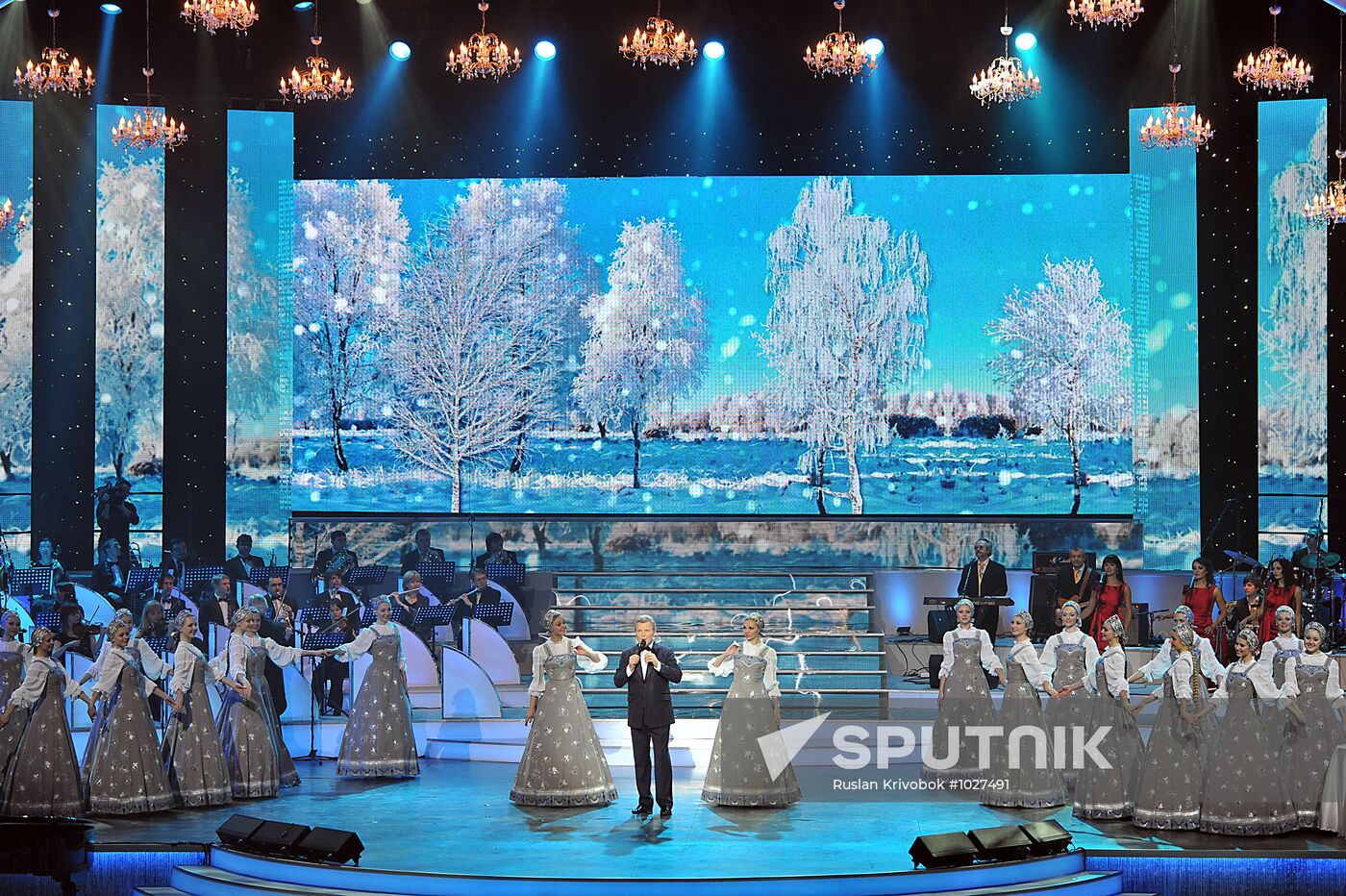 Lev Leshchenko performs anniversary concert