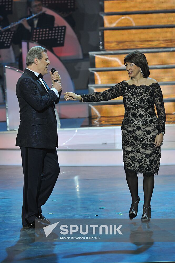 Lev Leshchenko performs anniversary concert