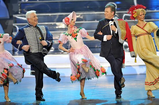 Lev Leshchenko performs anniversary concert