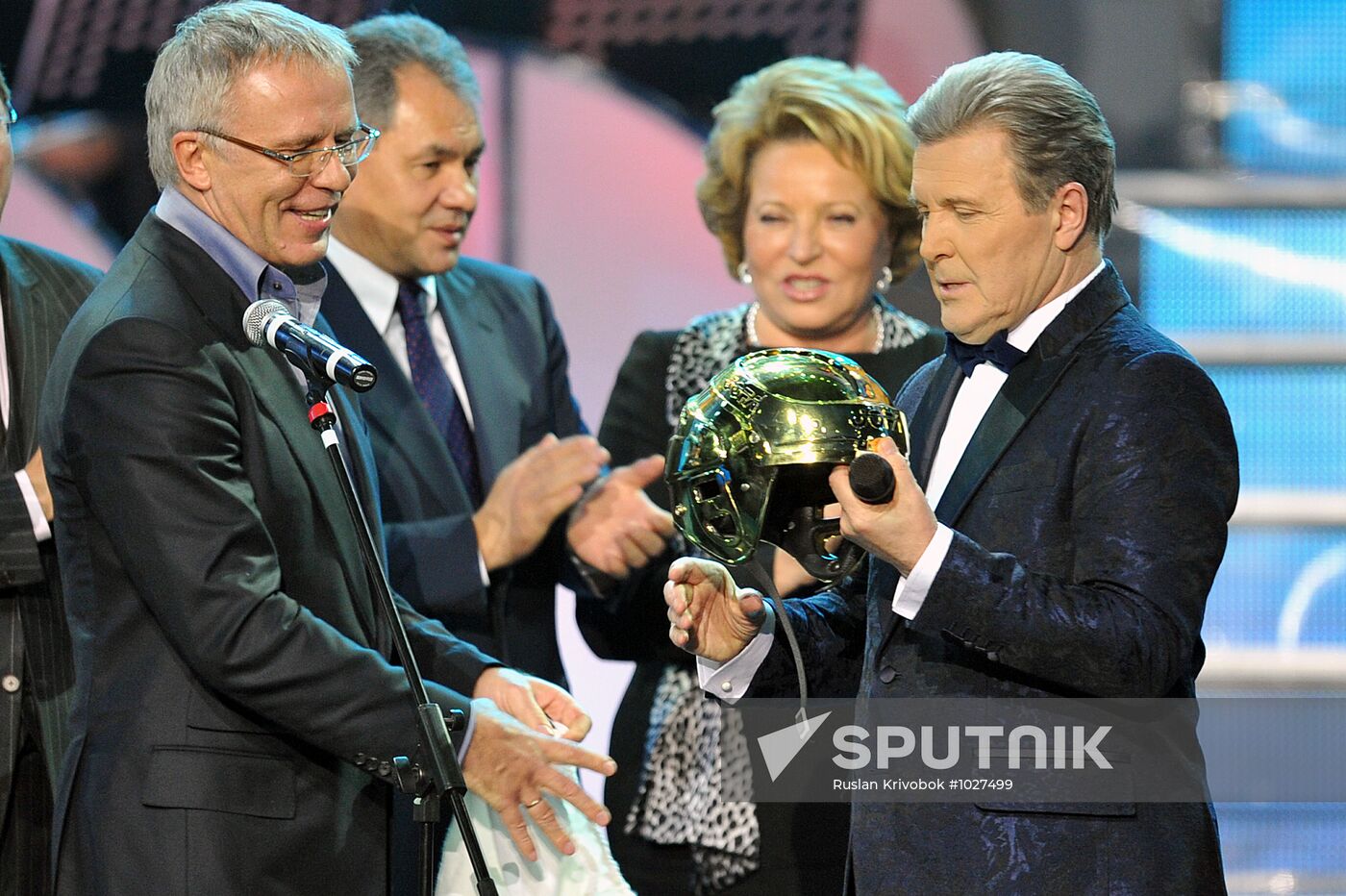 Lev Leshchenko performs anniversary concert