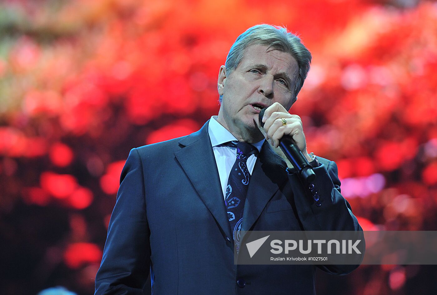 Lev Leshchenko performs anniversary concert
