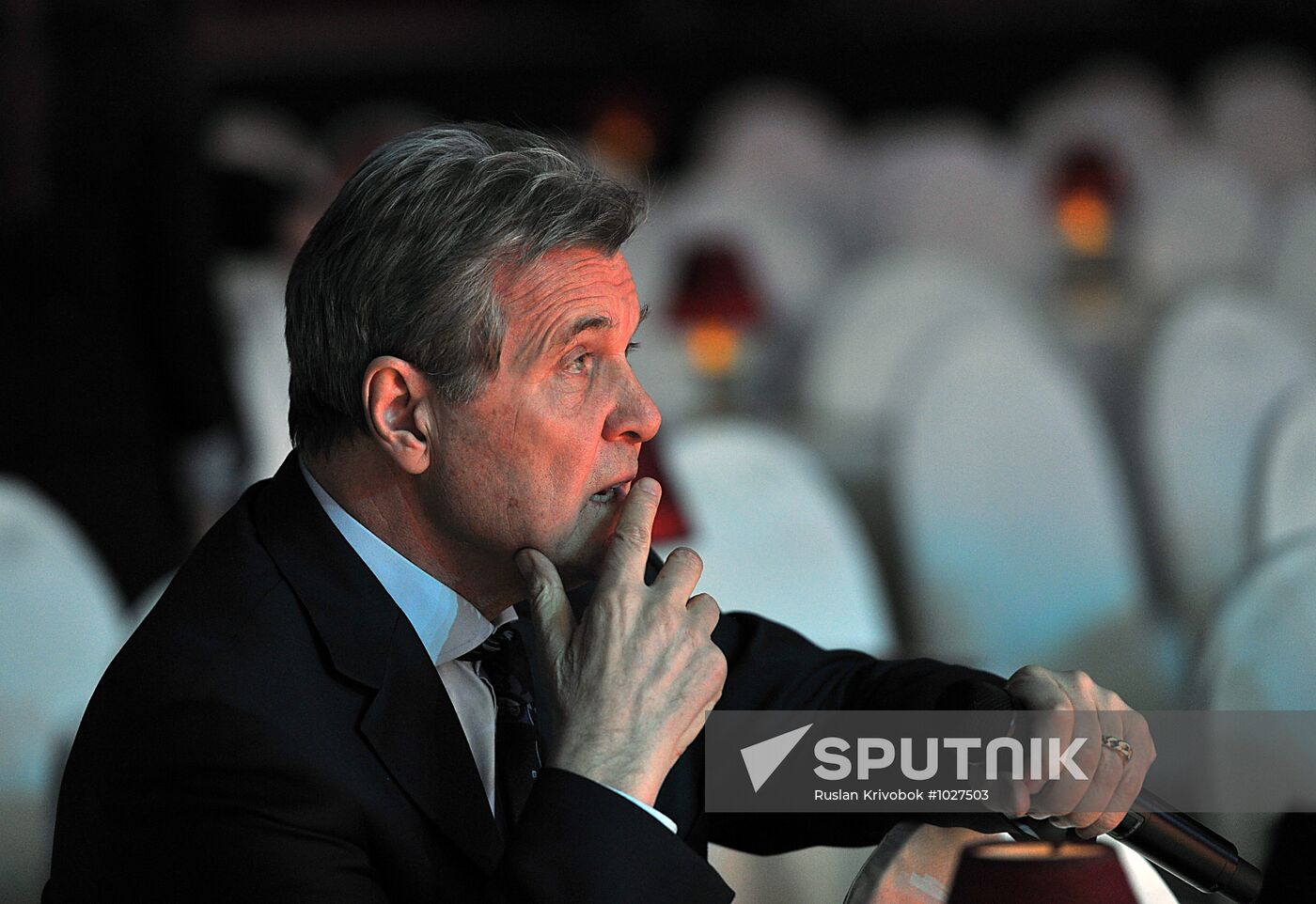 Lev Leshchenko performs anniversary concert