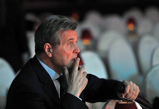 Lev Leshchenko performs anniversary concert