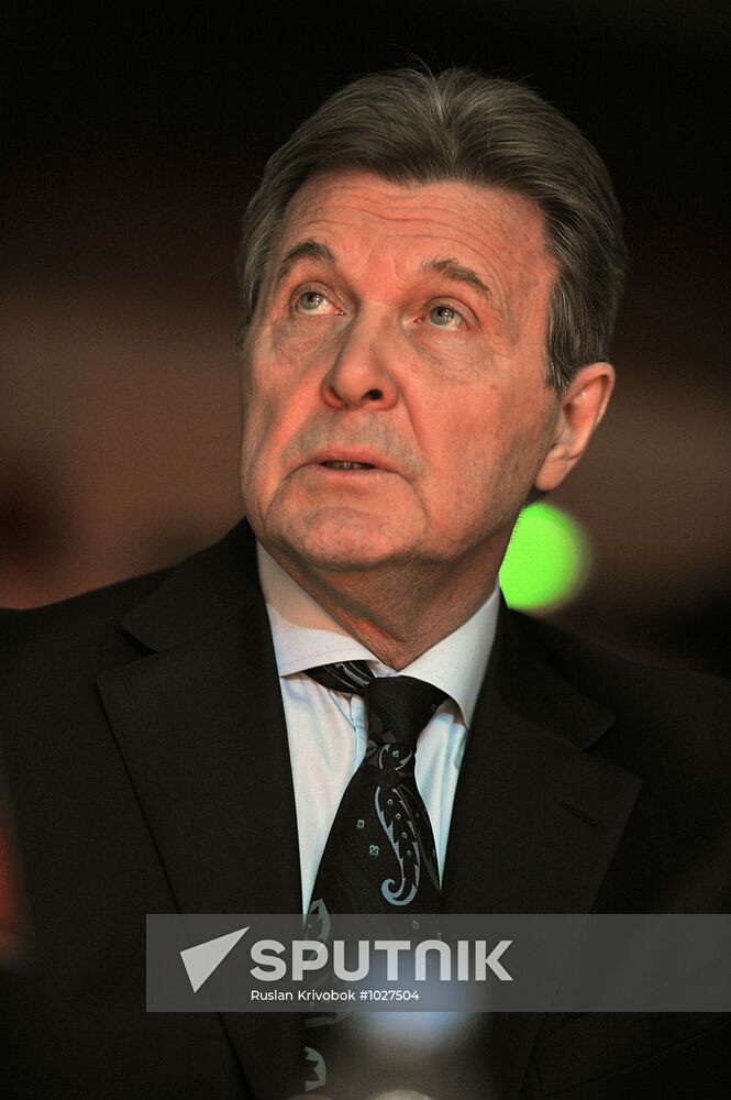 Lev Leshchenko performs anniversary concert