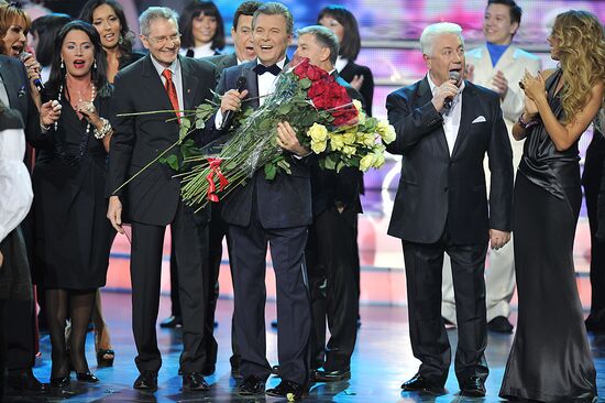 Lev Leshchenko performs anniversary concert