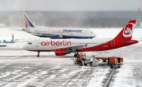 Air traffic control at Domodedovo airport, Moscow