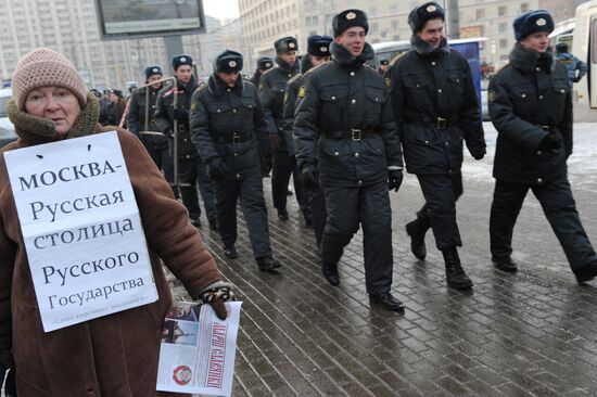 Preparation for march "For Fair Election," Kaluzhskaya Ploshchad