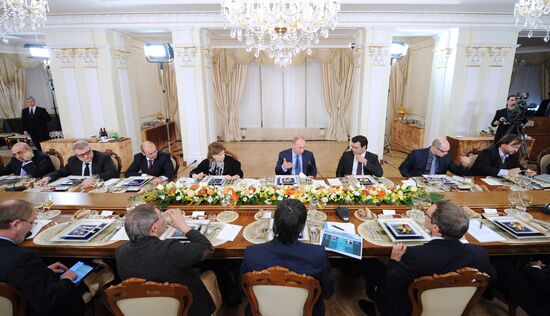 Vladimir Putin meets with political analysts at Novo-Ogaryovo
