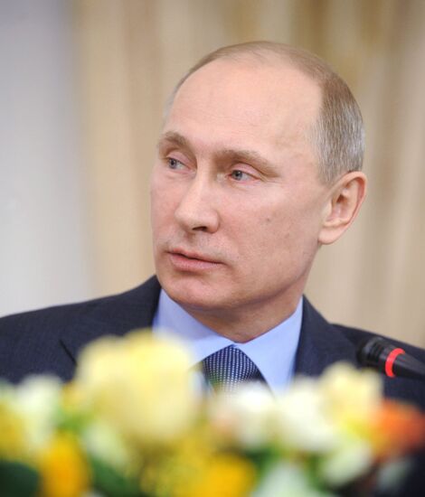 Vladimir Putin meets with political analysts at Novo-Ogaryovo