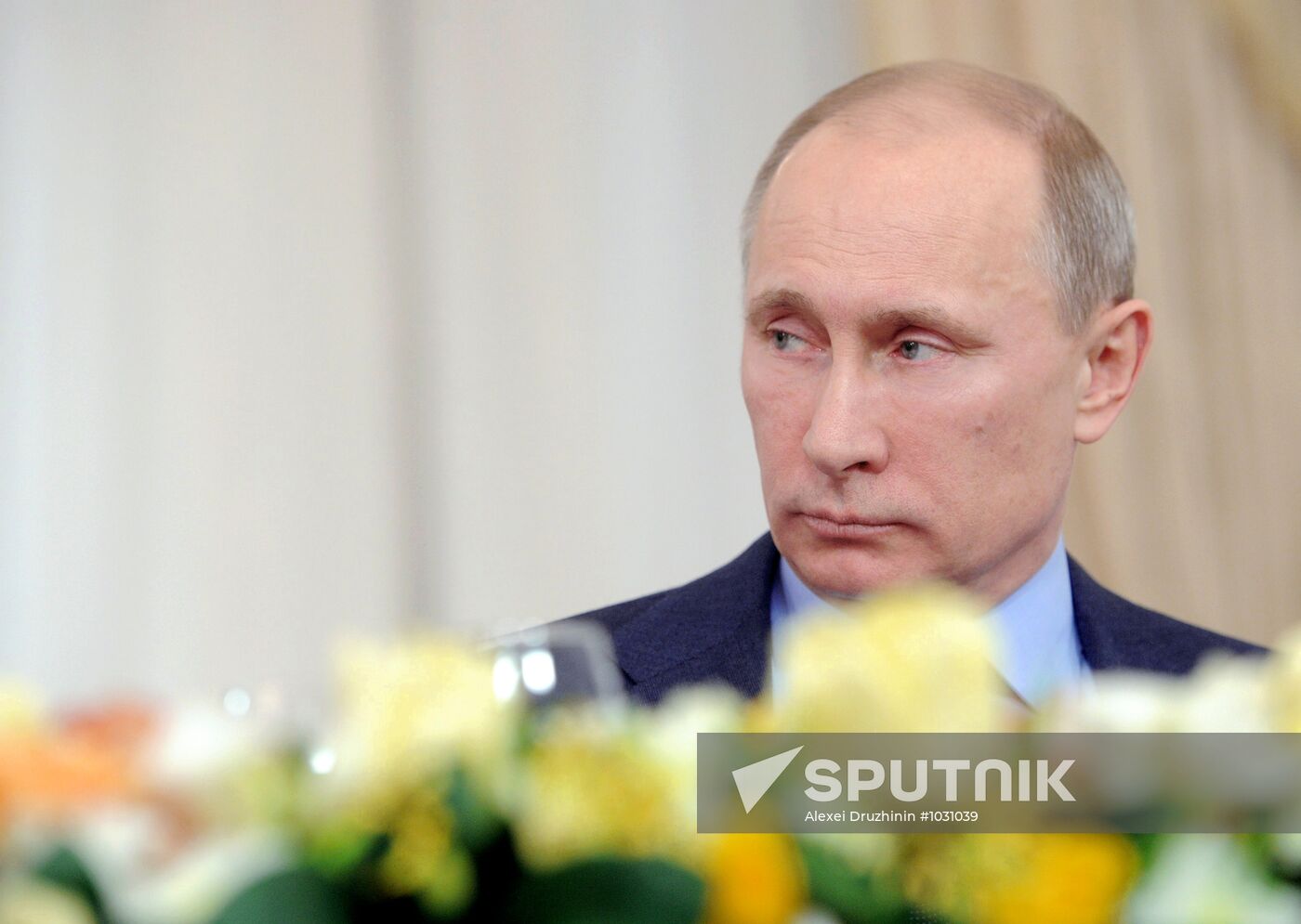 Vladimir Putin meets with political analysts at Novo-Ogaryovo