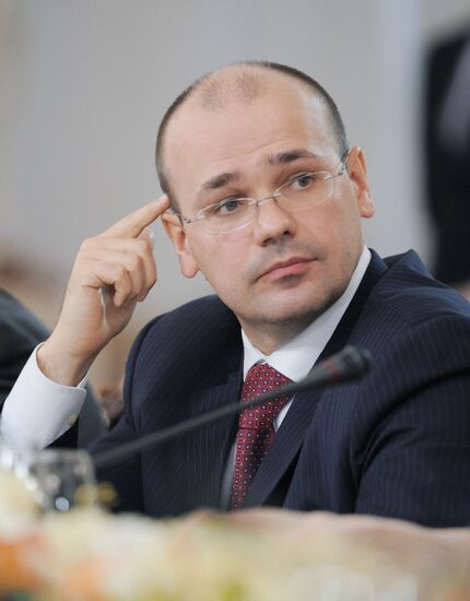 Vladimir Putin meets with political analysts at Novo-Ogaryovo