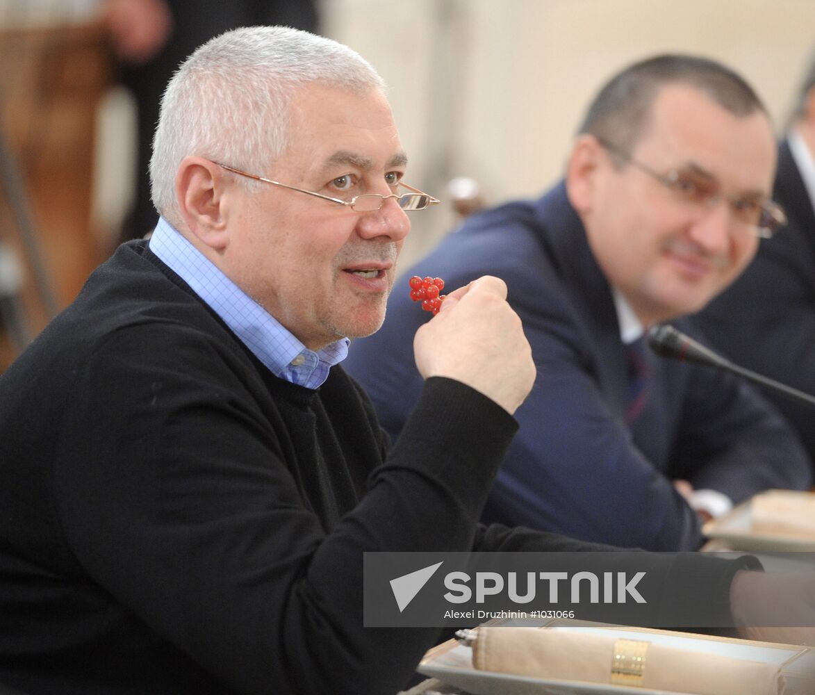 Vladimir Putin meets with political analysts at Novo-Ogaryovo