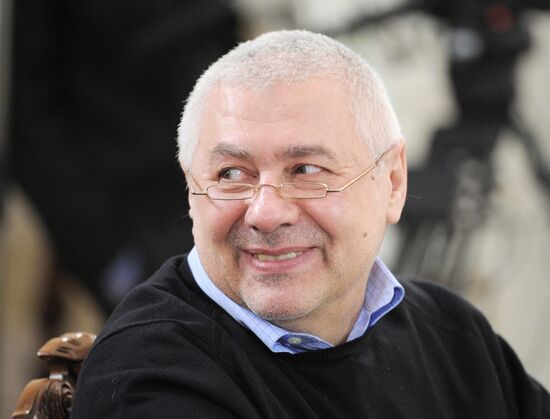 Vladimir Putin meets with political analysts at Novo-Ogaryovo