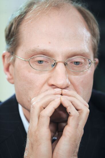 Vladimir Putin meets with political analysts at Novo-Ogaryovo