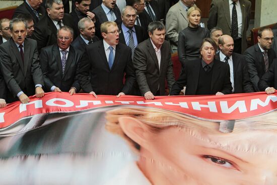 Ukrainian parliamentary opposition disrupts Yanukovich's speech