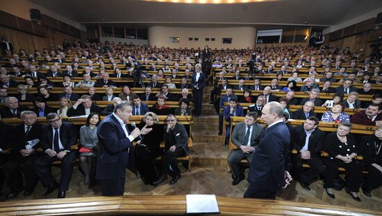 Vladimir Putin meets with his authorized representatives