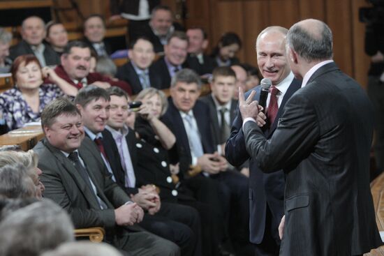 Vladimir Putin meets with his authorized representatives