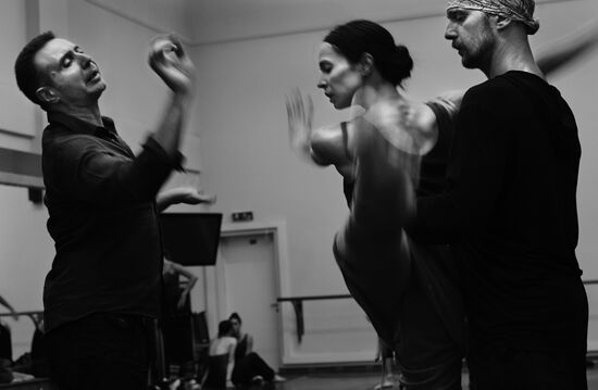 World ballet dancers rehearse in Moscow