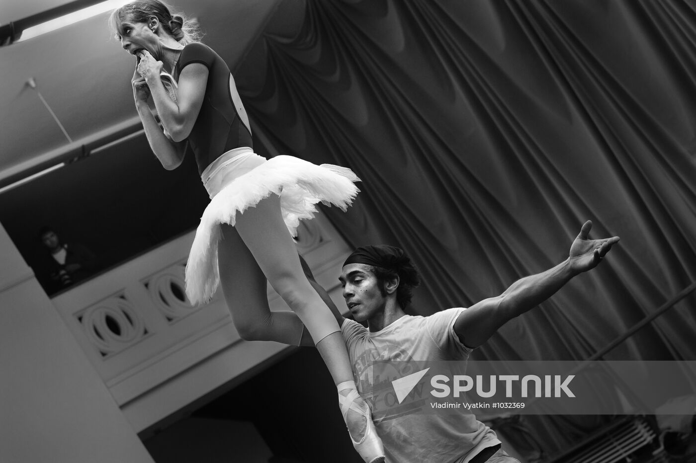 World ballet dancers rehearse in Moscow