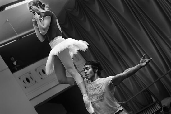 World ballet dancers rehearse in Moscow