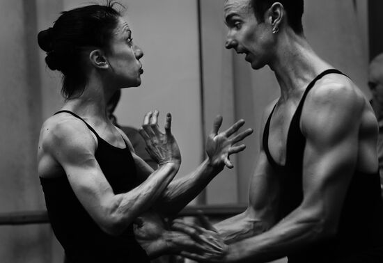 World ballet dancers rehearse in Moscow
