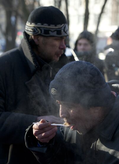 Distributing food to the homeless