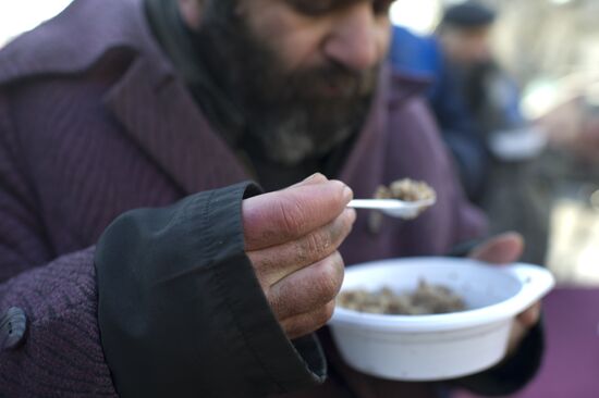 Distributing food to the homeless