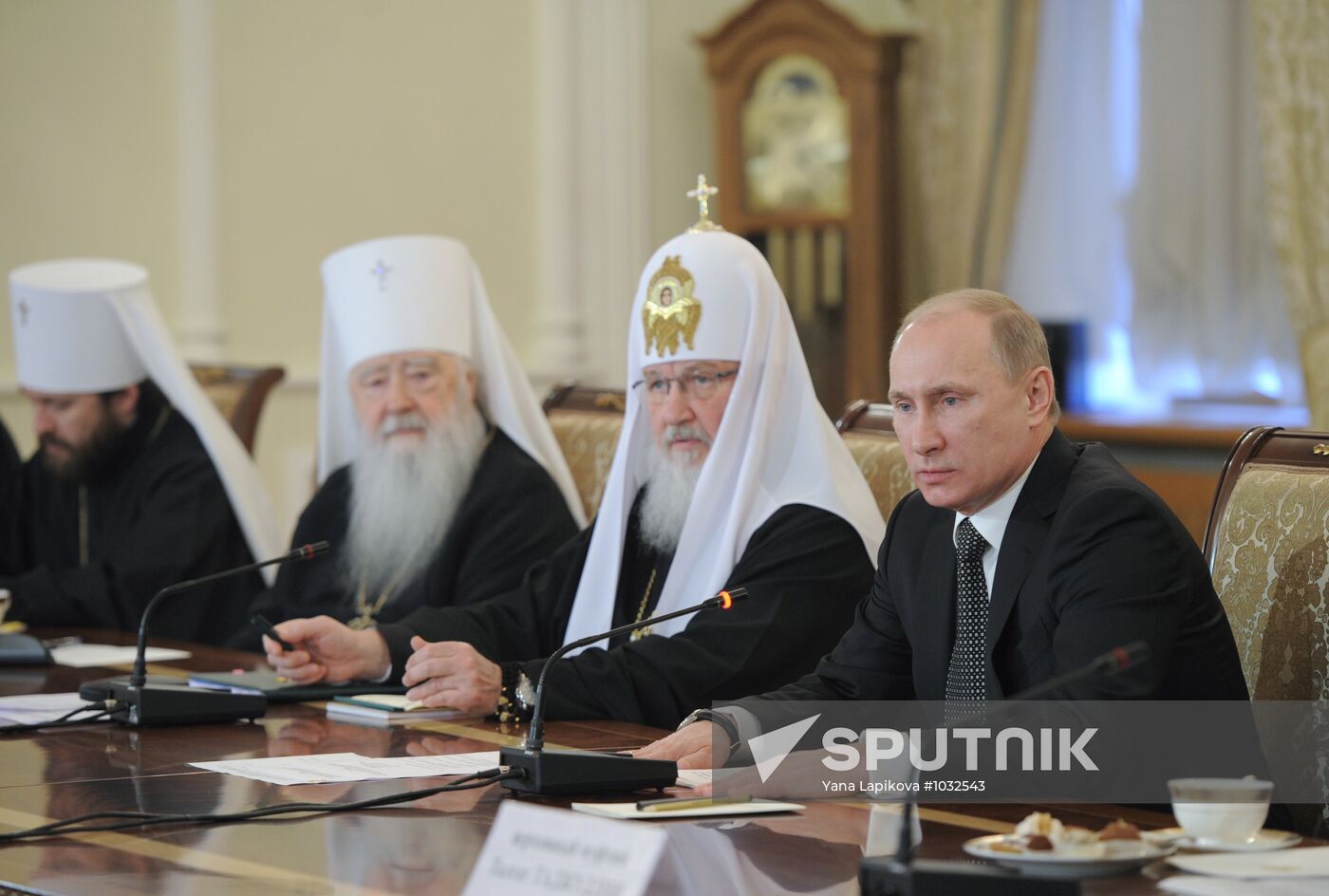 Putin meets with representatives of Russia's dominant religions