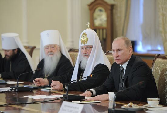 Putin meets with representatives of Russia's dominant religions