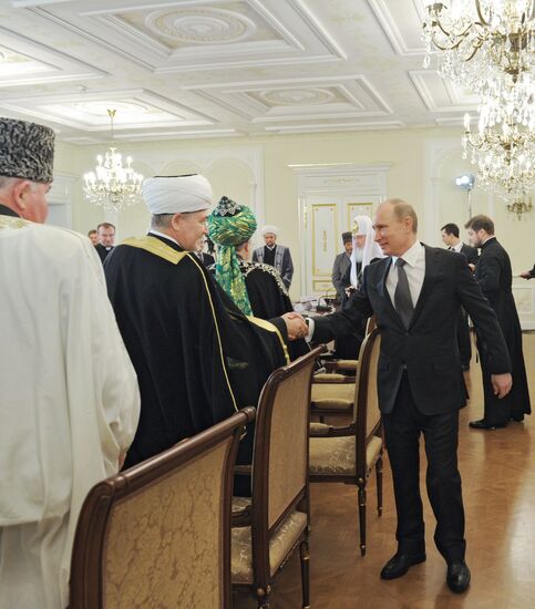 Putin meets with representatives of Russia's dominant religions