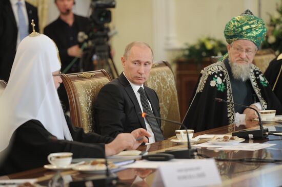 Putin meets with representatives of Russia's dominant religions