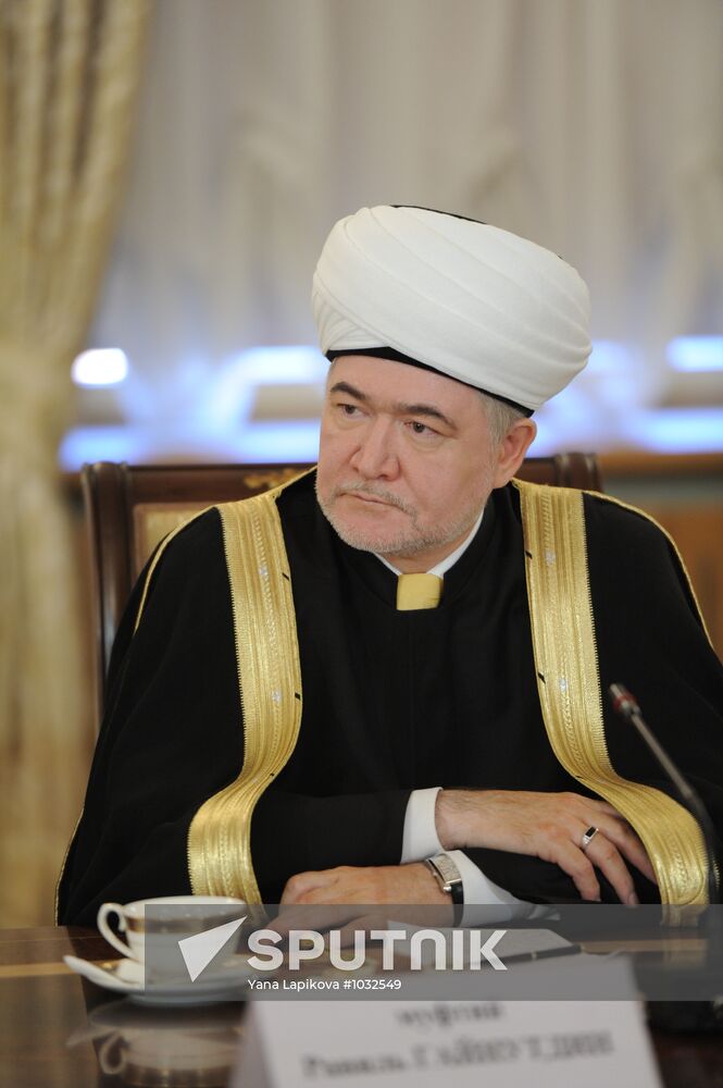 Vladimir Putin meets with representatives of traditional faiths